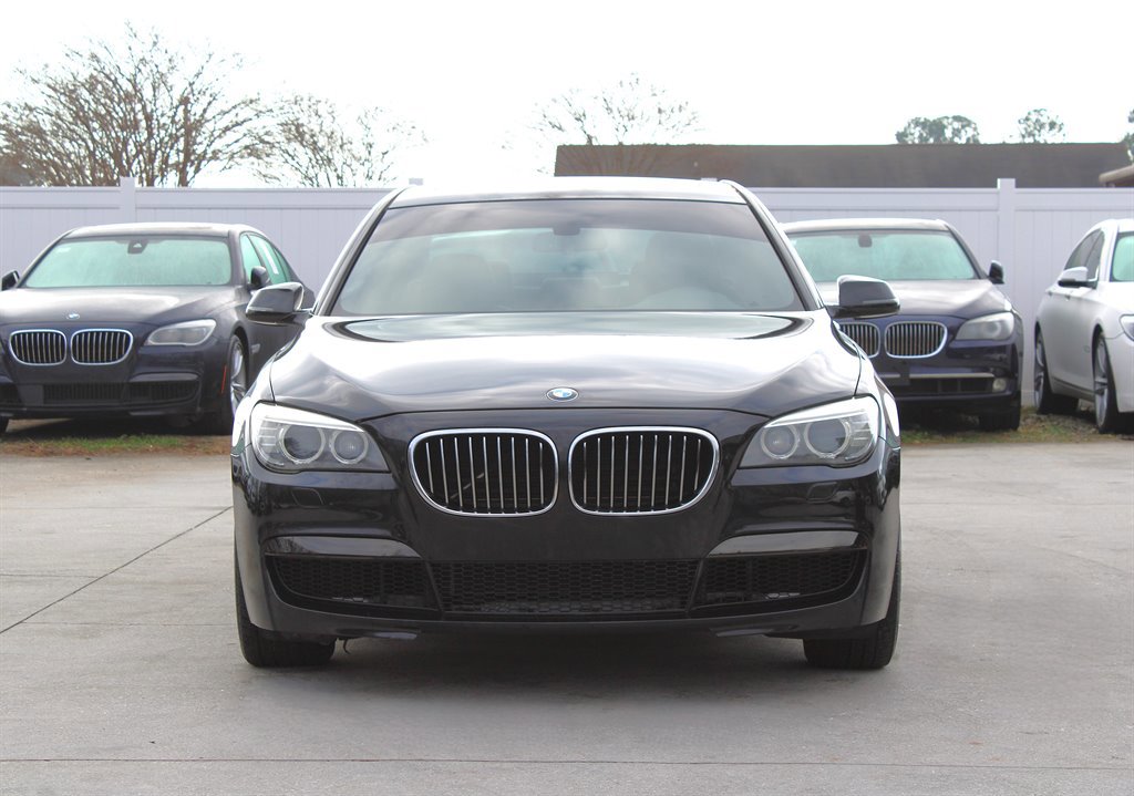 Used 2013 BMW 750i RWD image 2