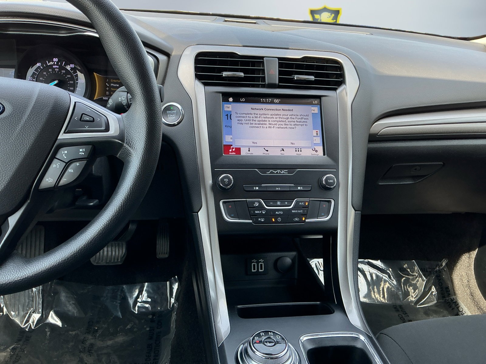 Used 2019 Ford Fusion SE FWD image 13