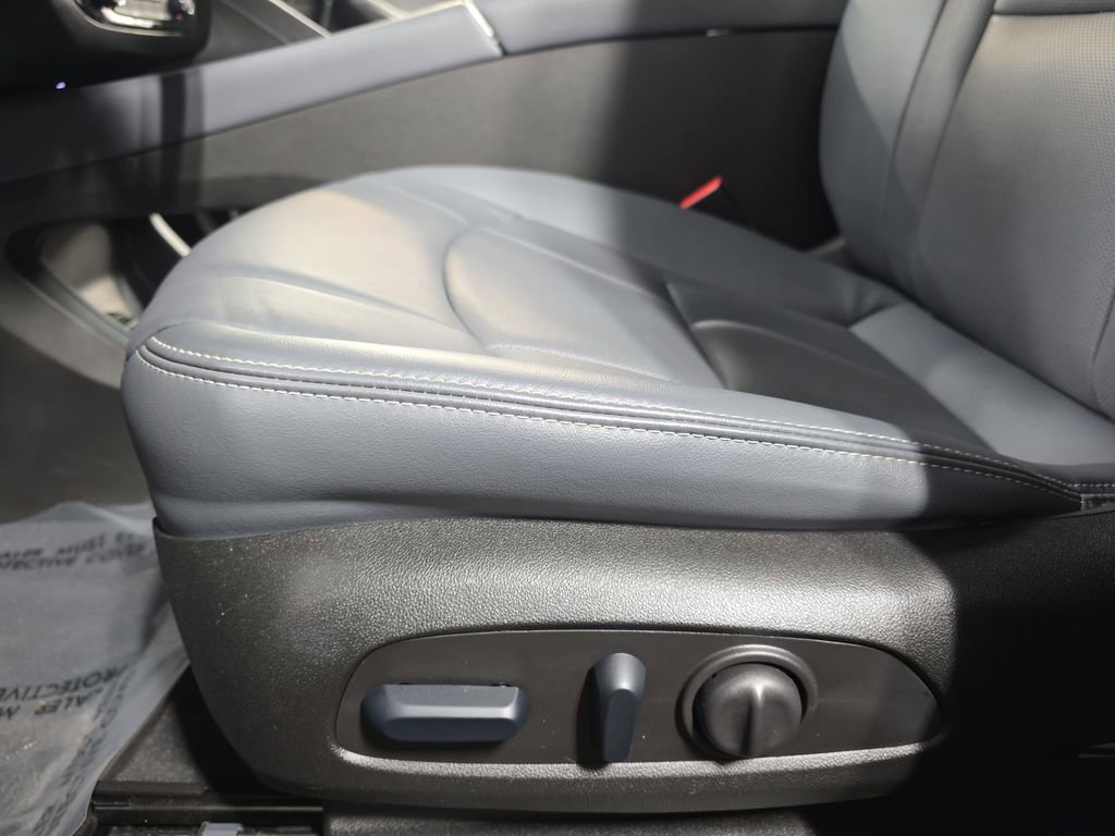 Used 2024 Buick Enclave Essence w/ Technology Package image 32