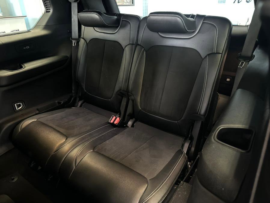 Used 2024 Jeep Grand Cherokee L Laredo AWD/4WD image 25