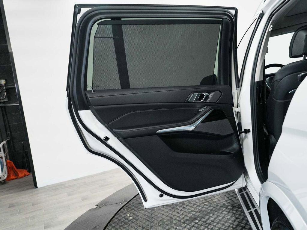 Used 2025 BMW X7 xDrive40i AWD/4WD image 12