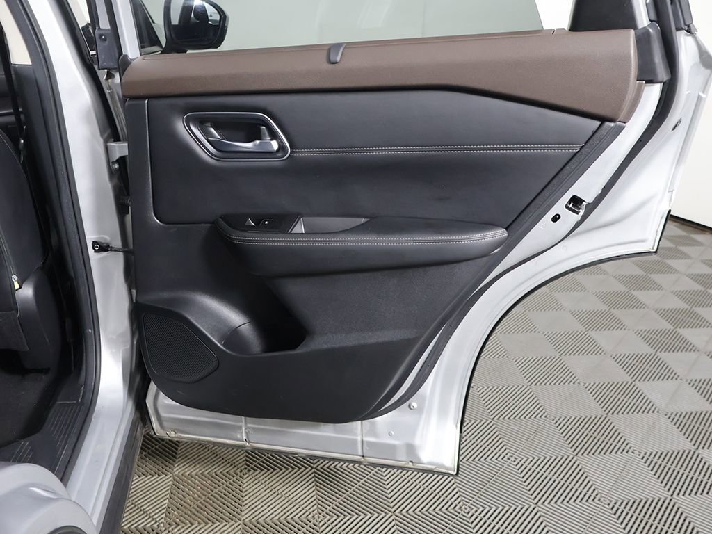 Used 2022 Nissan Rogue Platinum w/ Head-Up Display Package AWD/4WD image 28
