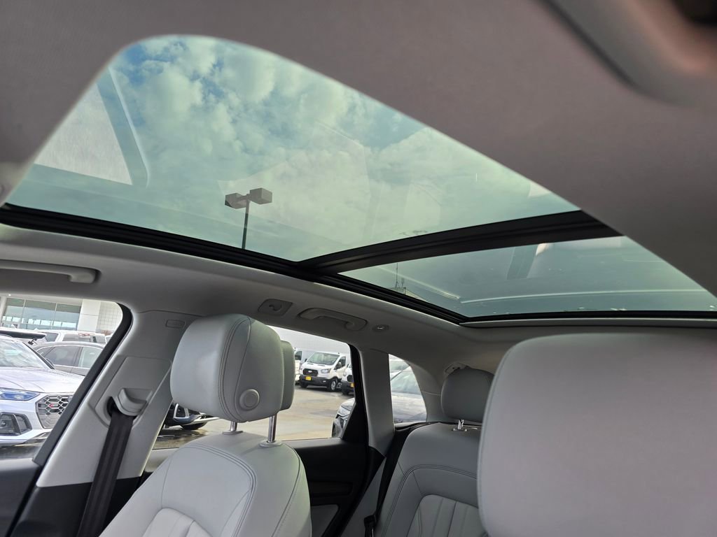 Used 2023 Audi Q5 2.0T Premium w/ Convenience Package image 5