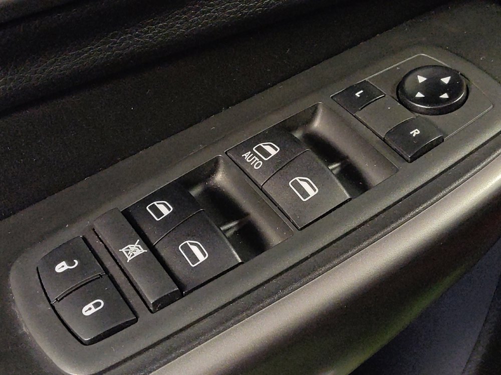 Used 2020 Jeep Cherokee Latitude FWD image 27