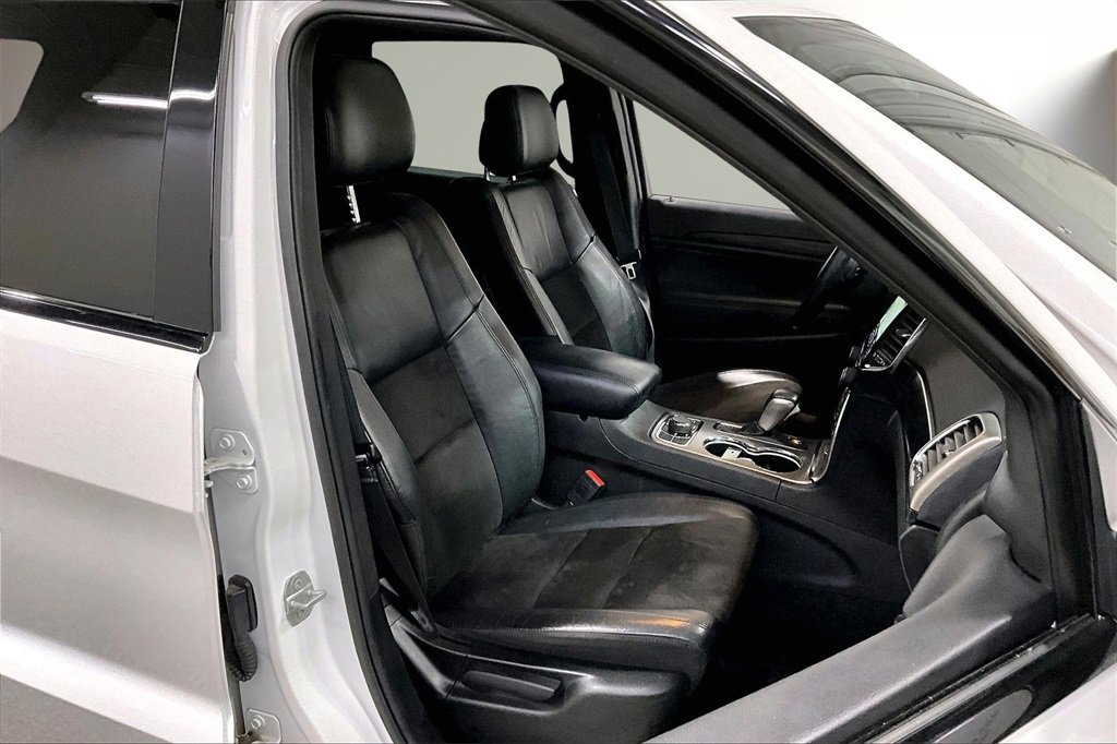 Used 2022 Jeep Grand Cherokee Laredo X image 30