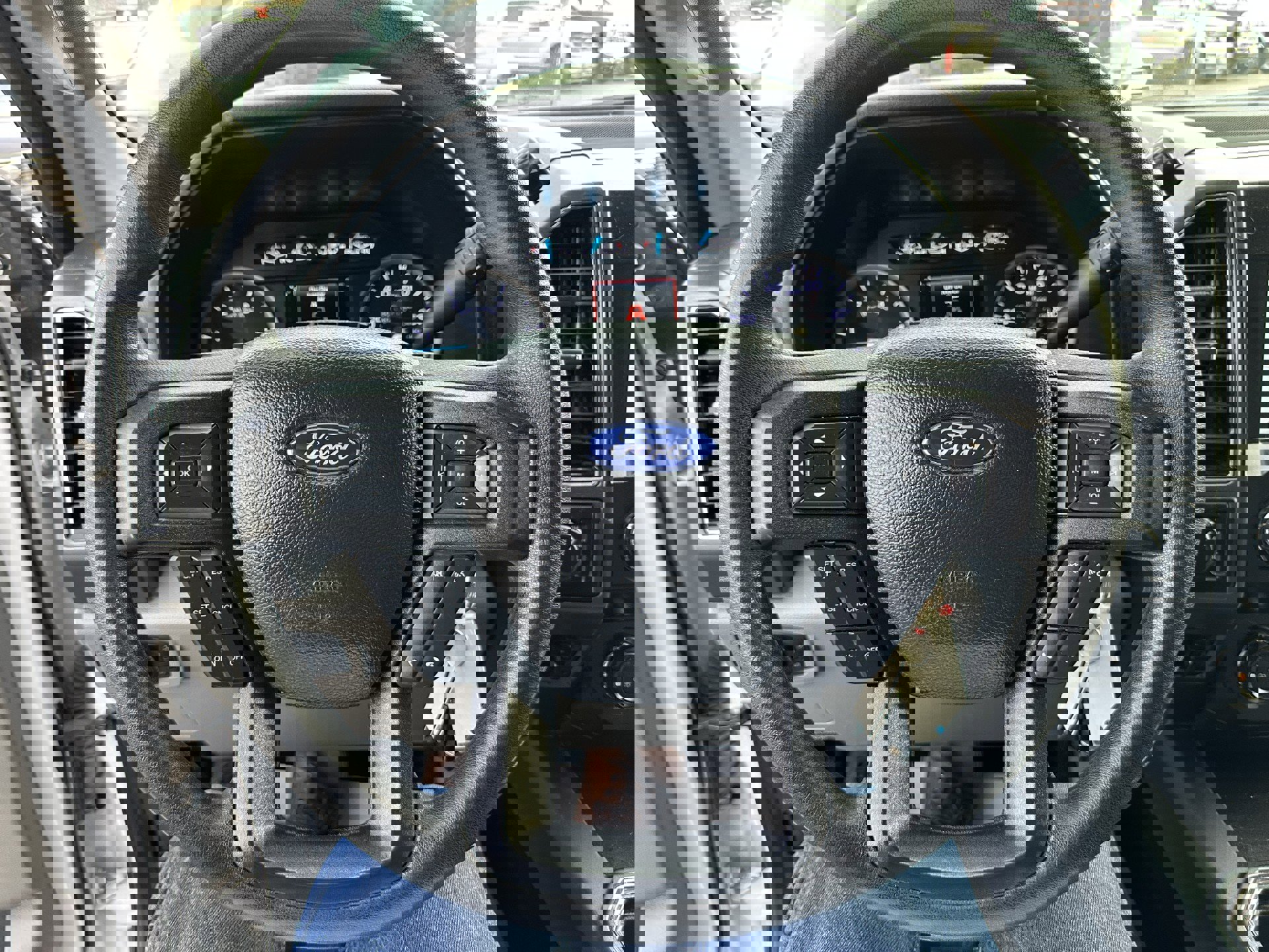 Used 2021 Ford F550 4x4 SuperCab Super Duty w/ XLT Value Package image 16