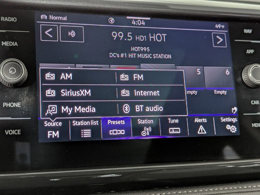 Used 2024 Volkswagen Taos SEL image 32