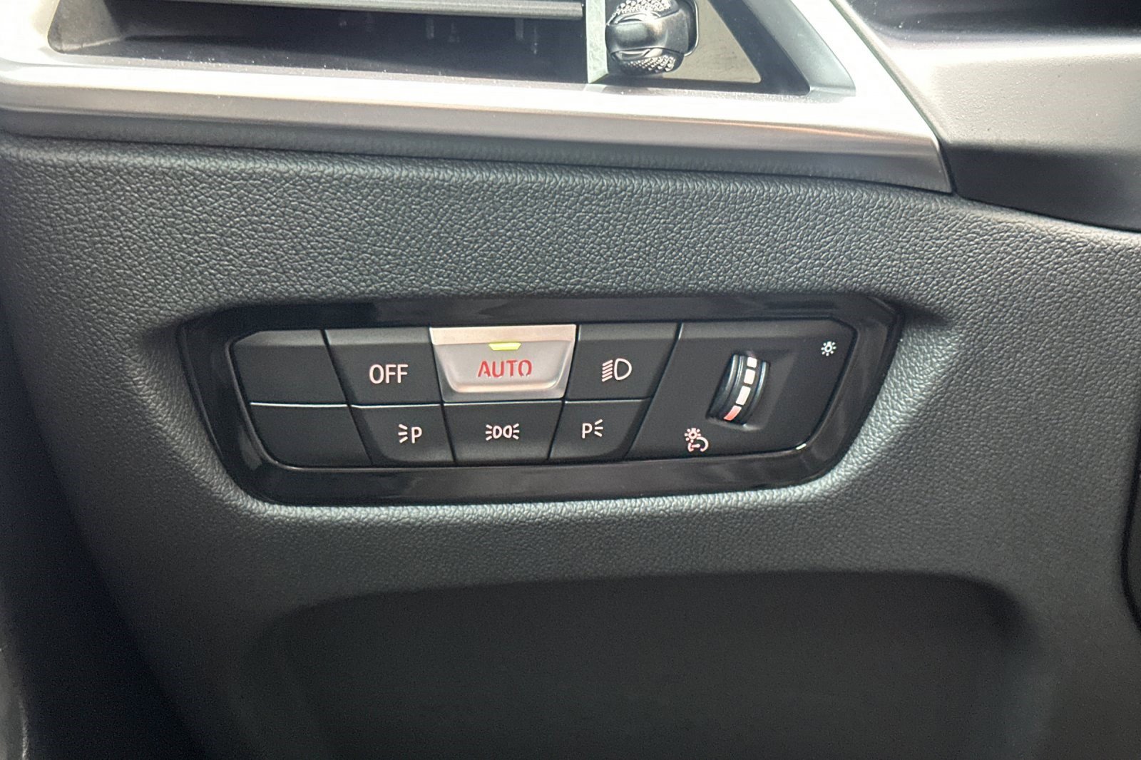 Used 2025 BMW 230i Coupe w/ Premium Package image 36