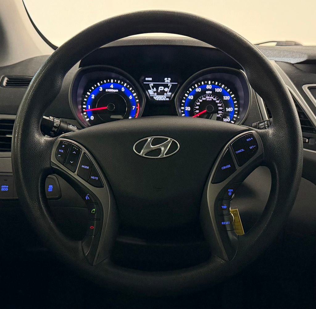 Used 2015 Hyundai Elantra SE w/ Option Group 02 FWD image 16