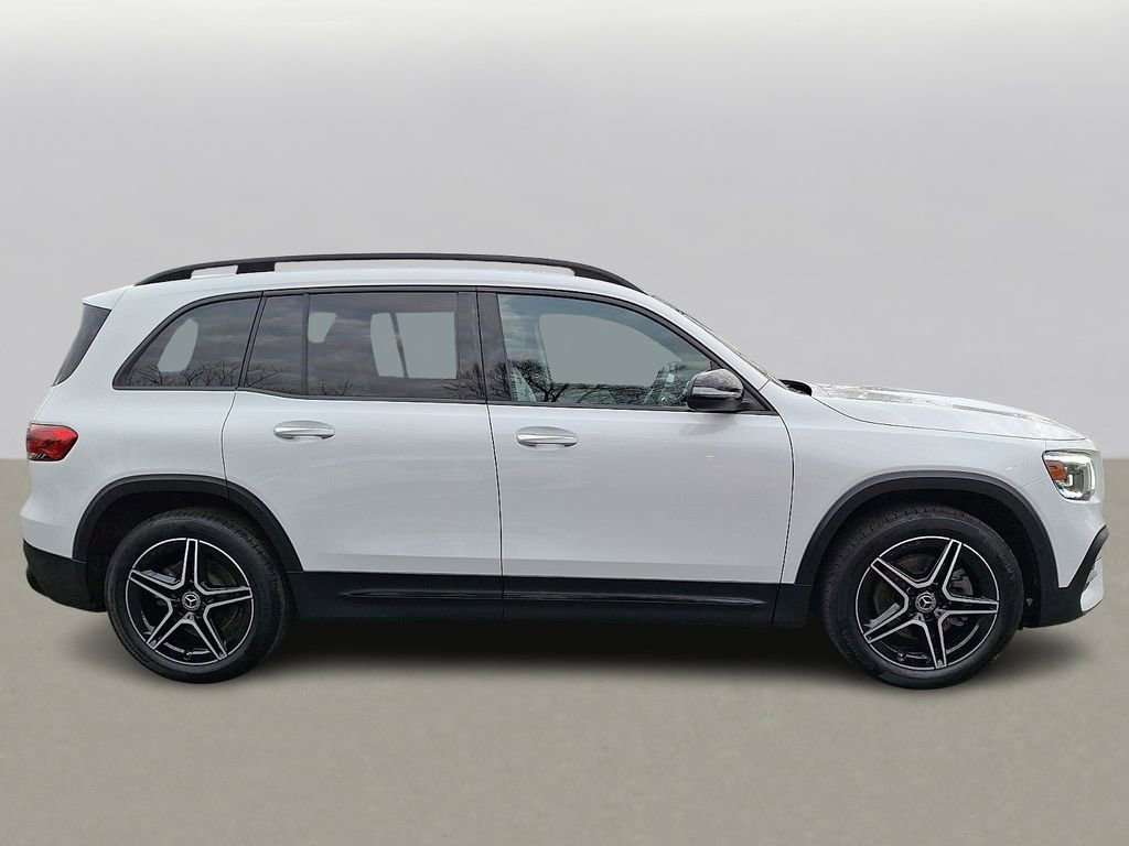 Used 2022 Mercedes-Benz GLB 250 4MATIC w/ AMG Line image 4