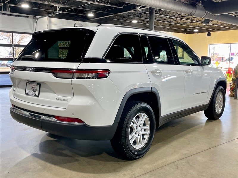 Used 2023 Jeep Grand Cherokee Laredo image 5