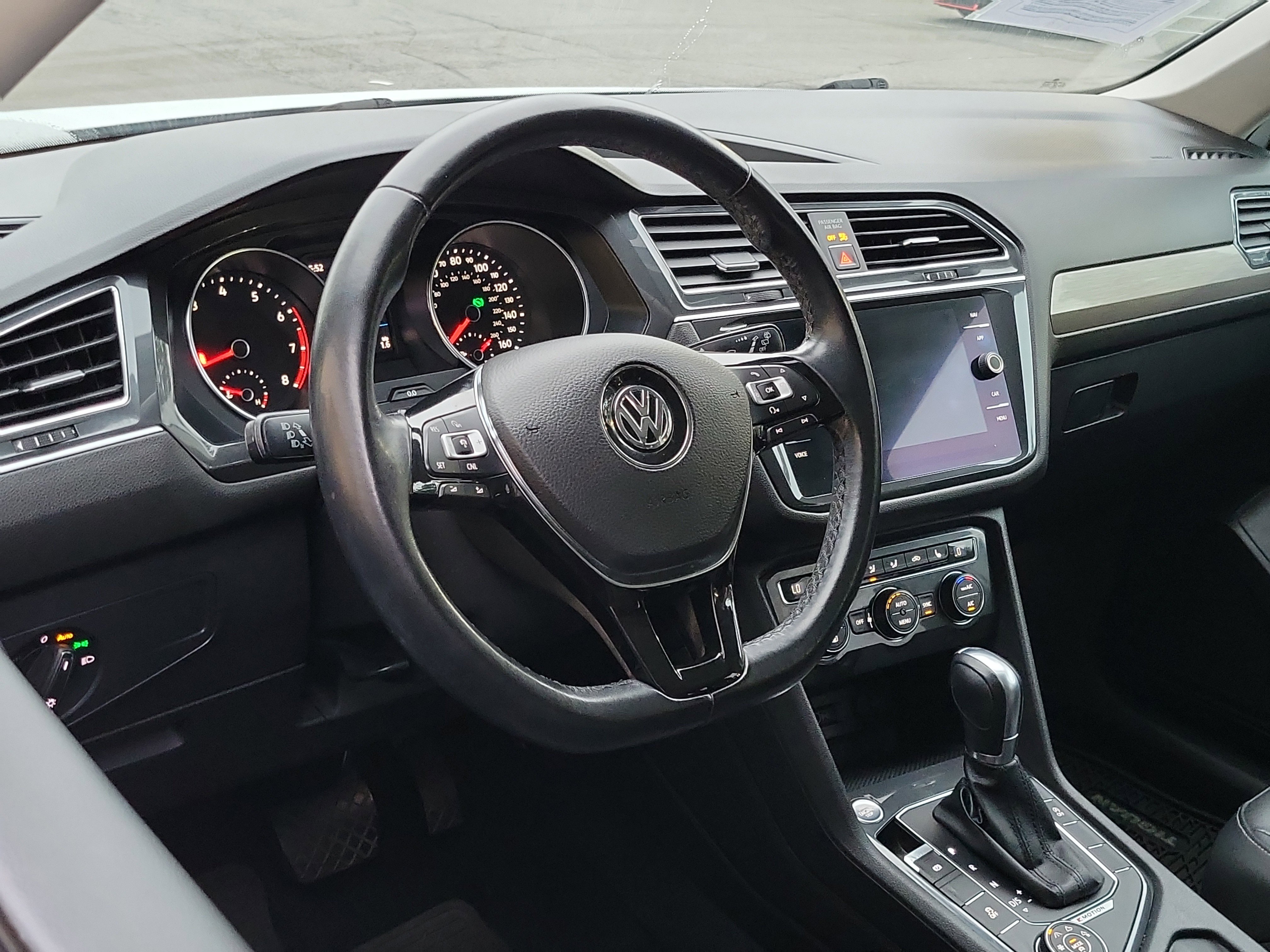 Used 2018 Volkswagen Tiguan SEL image 7