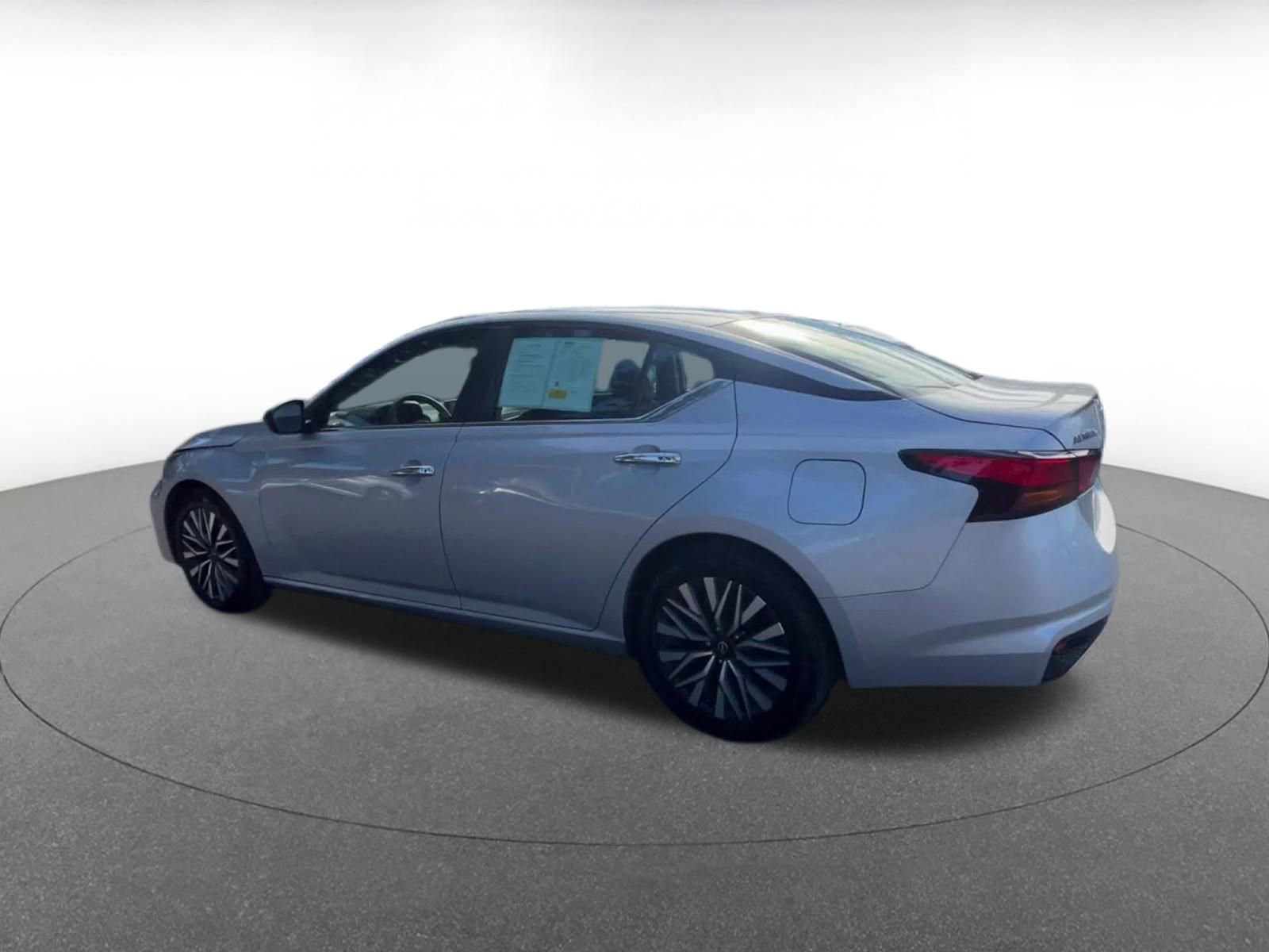 Used 2024 Nissan Altima 2.5 SV image 10