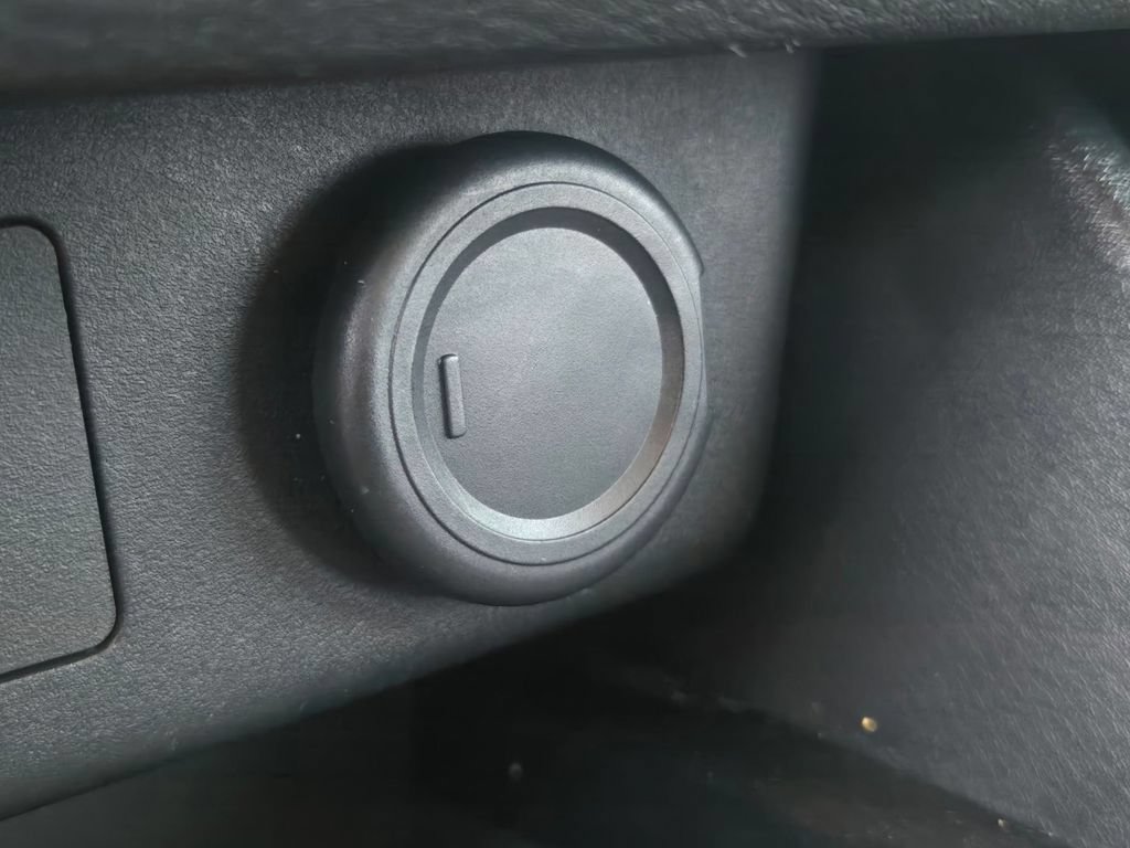 Used 2021 Nissan Rogue SV AWD/4WD image 23