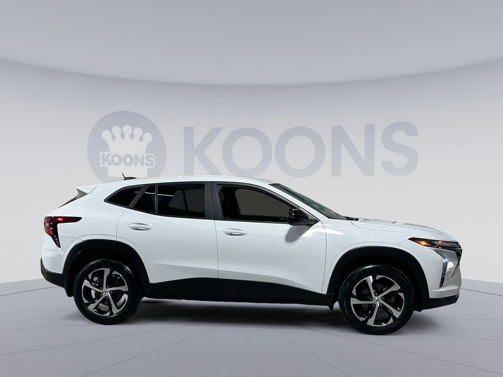 Used 2025 Chevrolet Trax RS w/ Driver Confidence Package image 17