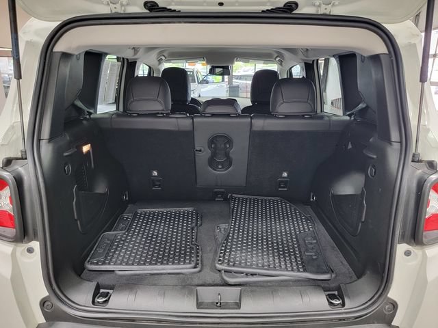 Used 2022 Jeep Renegade Trailhawk w/ Trailer Tow Group AWD/4WD image 34