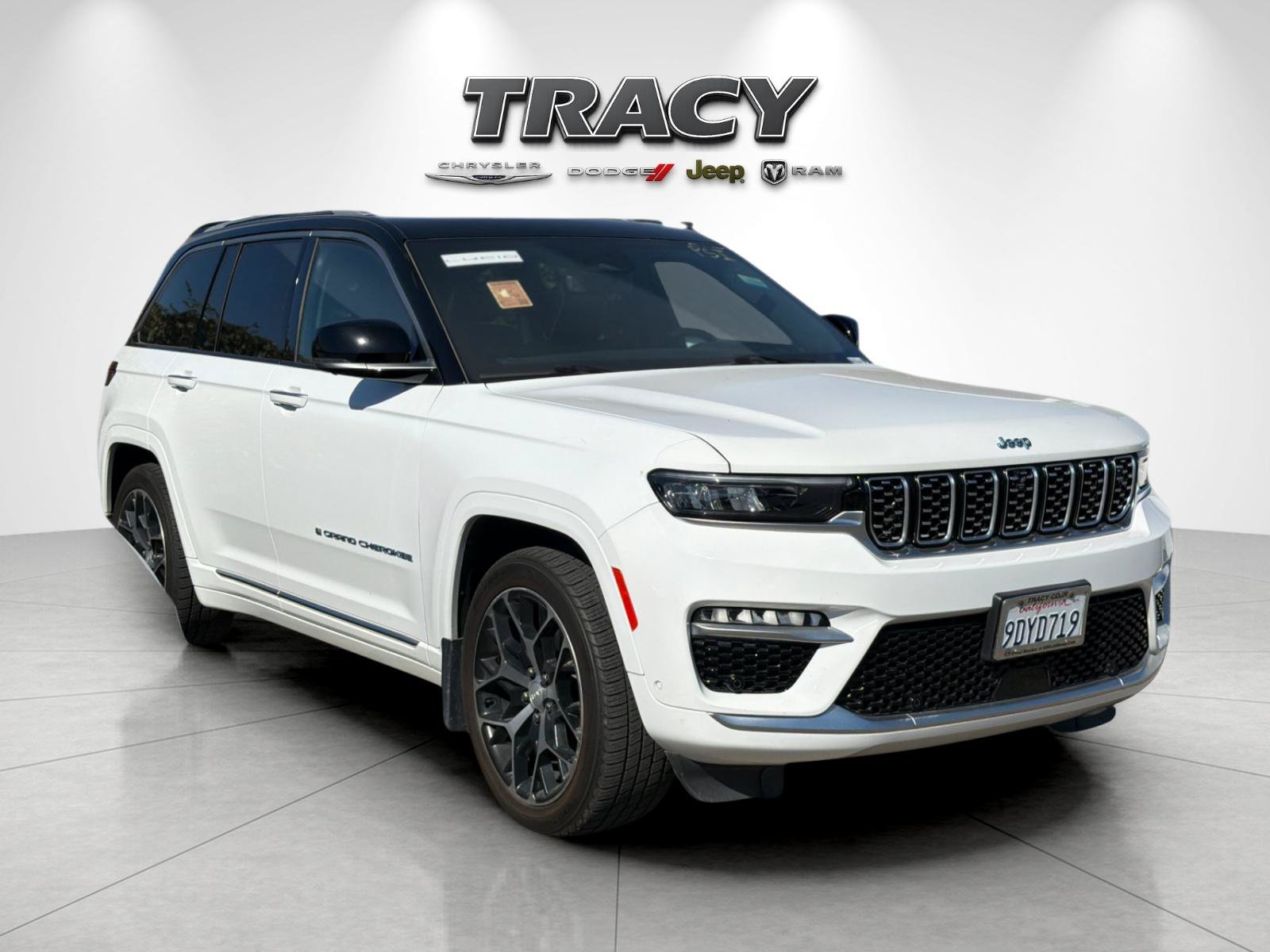 Used 2022 Jeep Grand Cherokee Summit AWD/4WD image 2