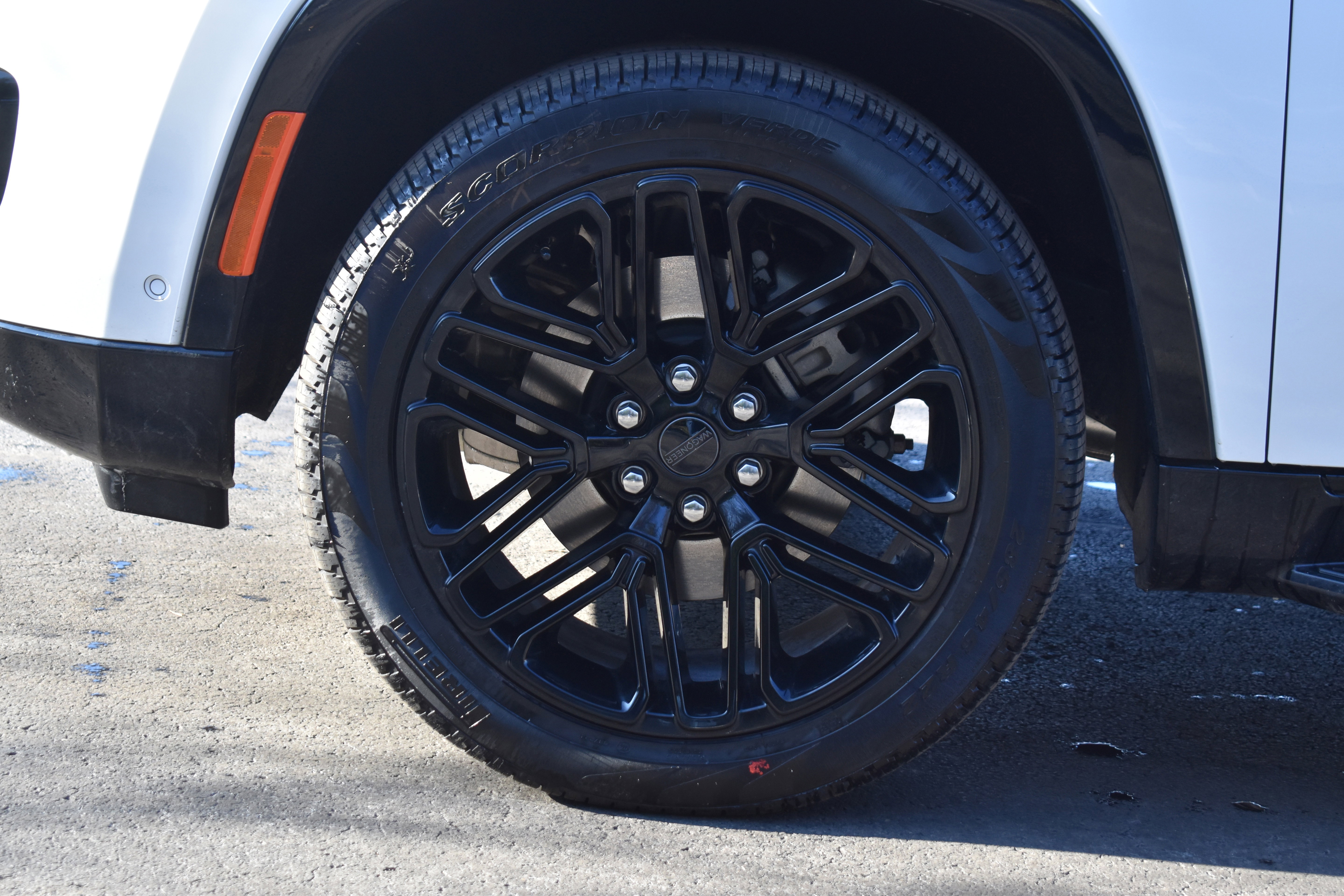 Used 2025 Jeep Wagoneer L Series II w/ Premium Group I image 11