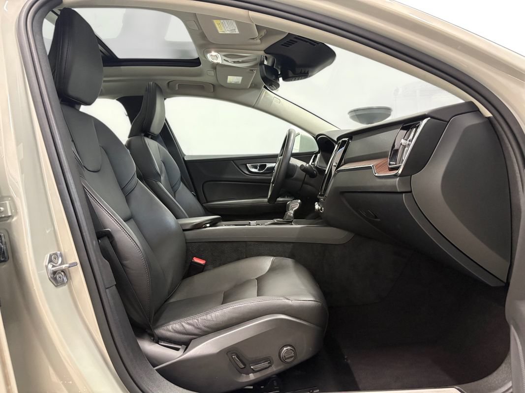Used 2021 Volvo S60 T6 Momentum AWD/4WD image 14