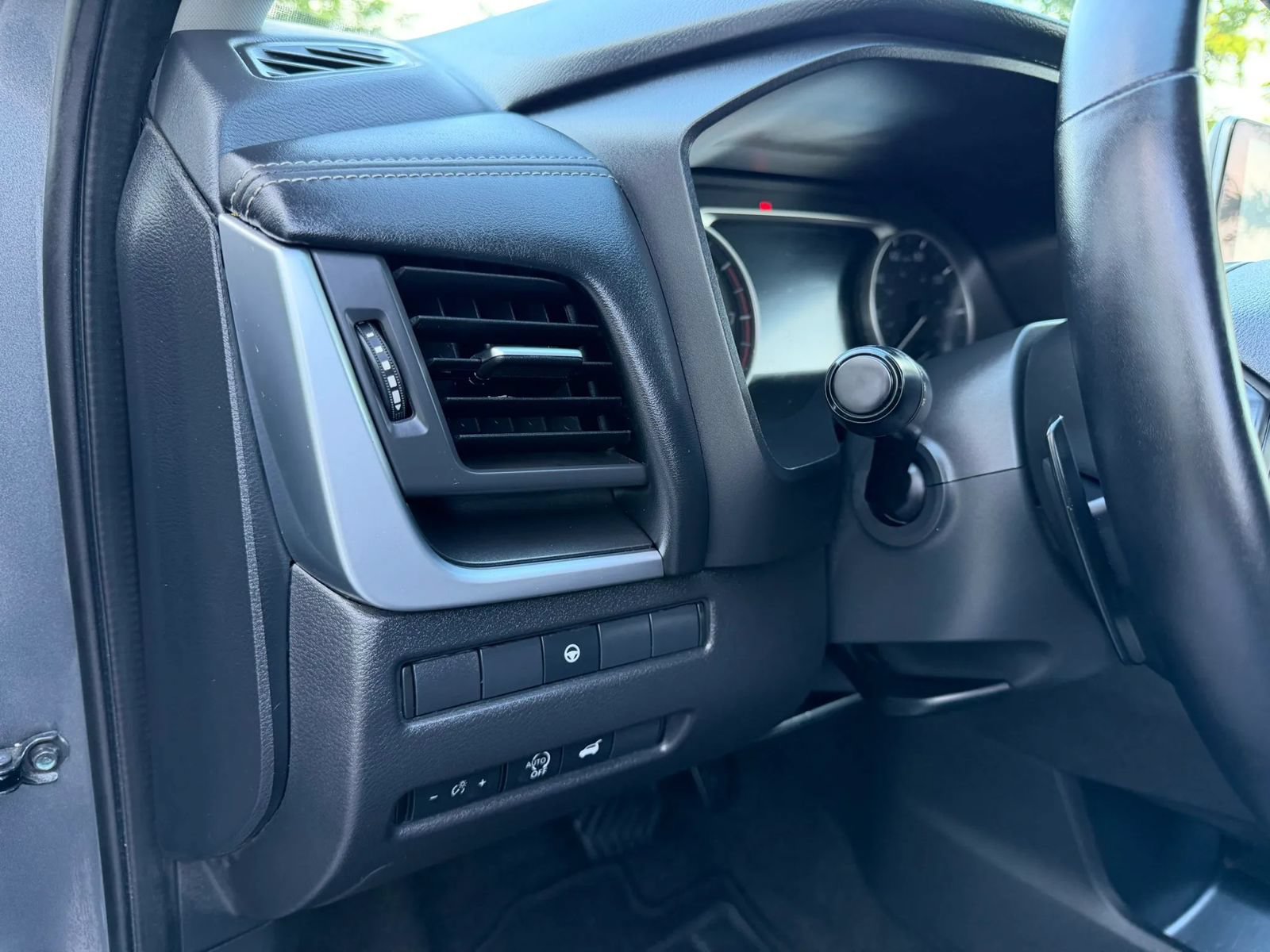 Used 2025 Nissan Rogue SV FWD image 47