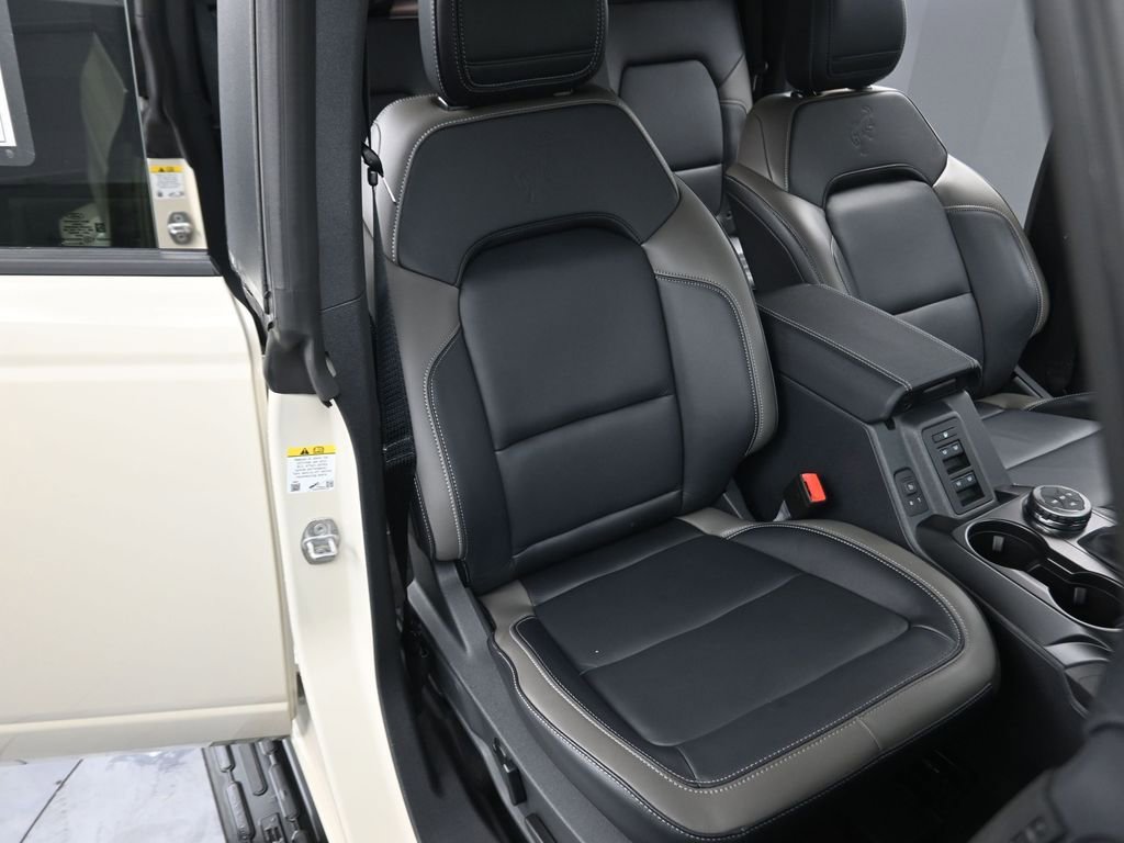 Used 2025 Ford Bronco Outer Banks image 13