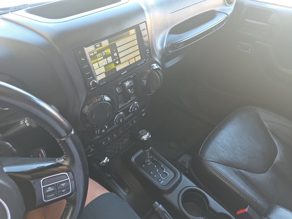 Used 2015 Jeep Wrangler Unlimited Sahara AWD/4WD image 12