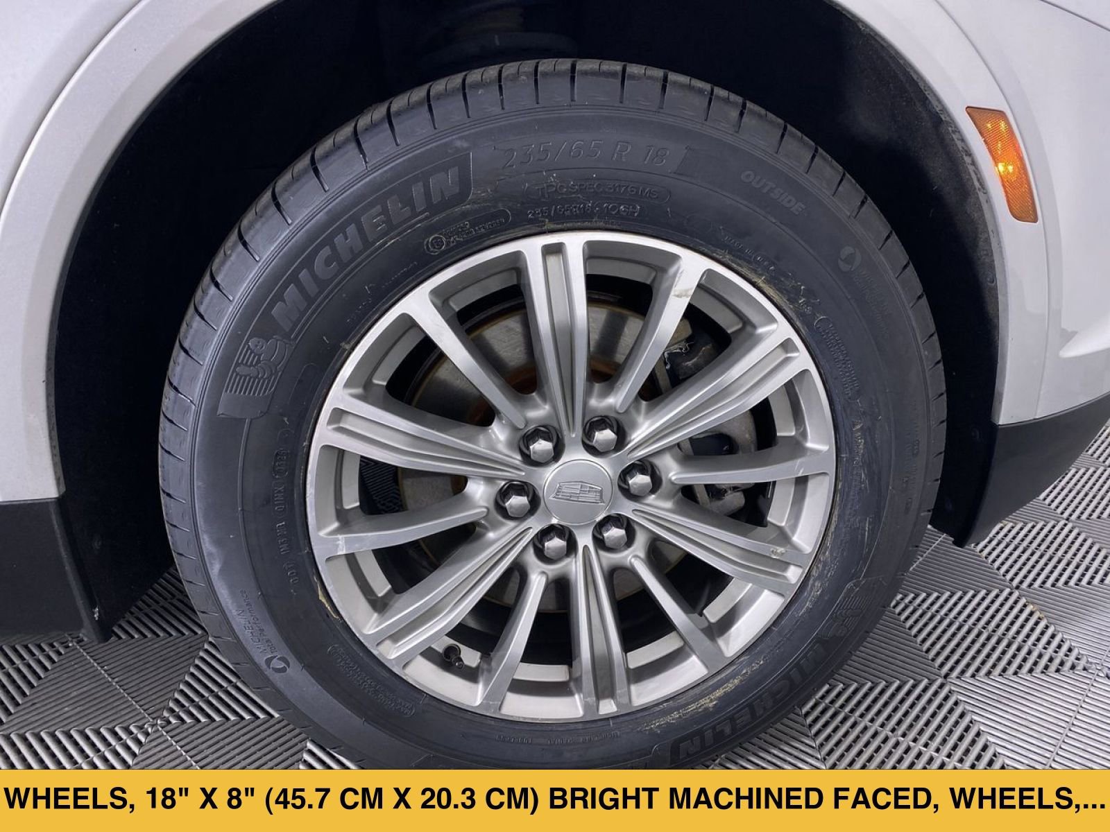 Certified 2017 Cadillac XT5 Luxury w/ Driver Awareness Package FWD image 31