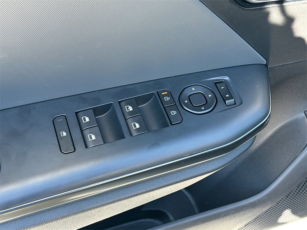 New 2025 Kia K4 LX image 11