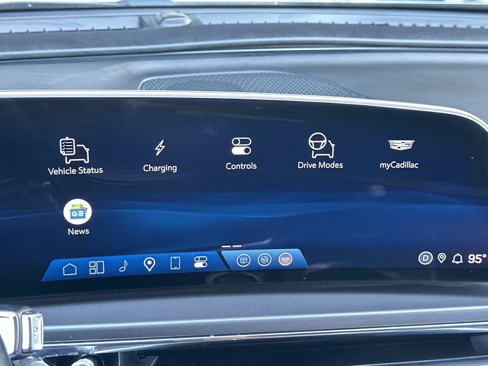 Used 2024 Cadillac Lyriq Tech RWD image 14