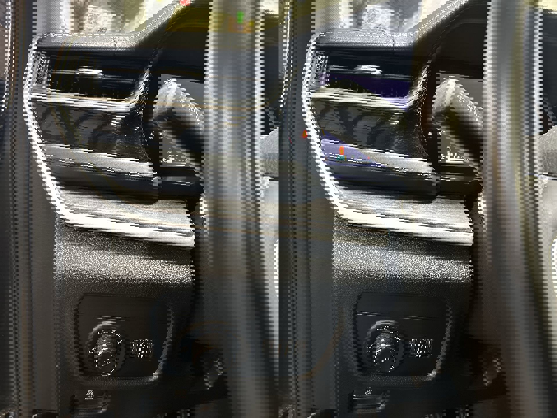 Used 2022 Jeep Grand Cherokee L Limited w/ Trailer Tow Group (B) image 19