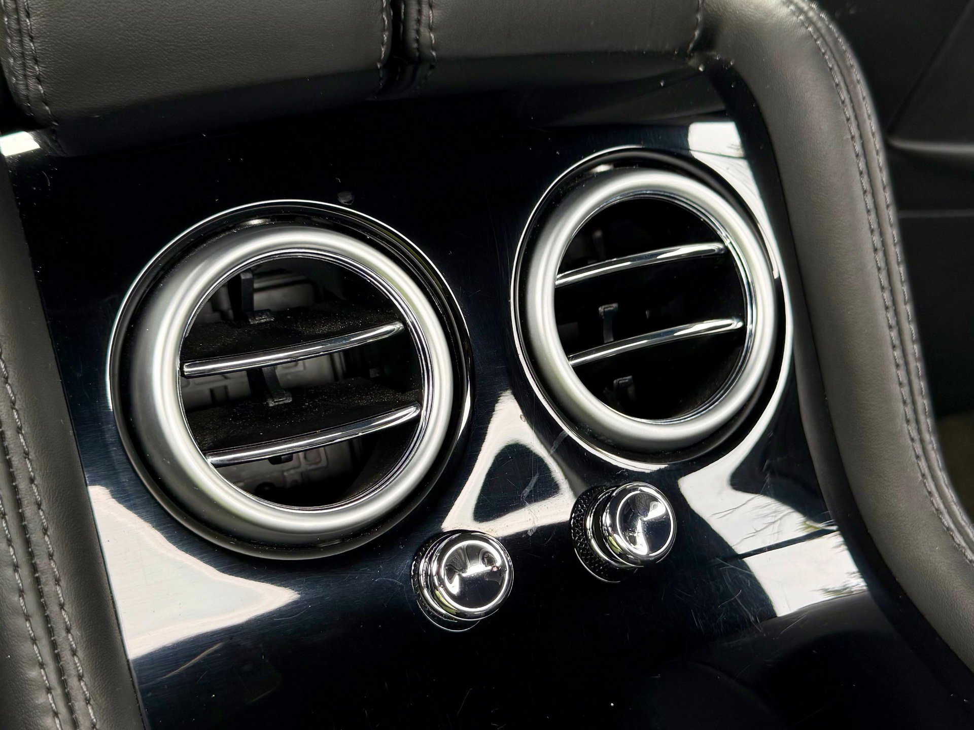 Used 2017 Bentley Continental GT image 28