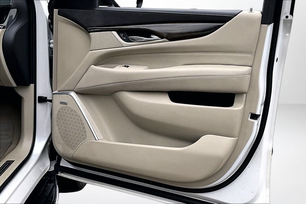Used 2020 Cadillac Escalade Luxury AWD/4WD image 28