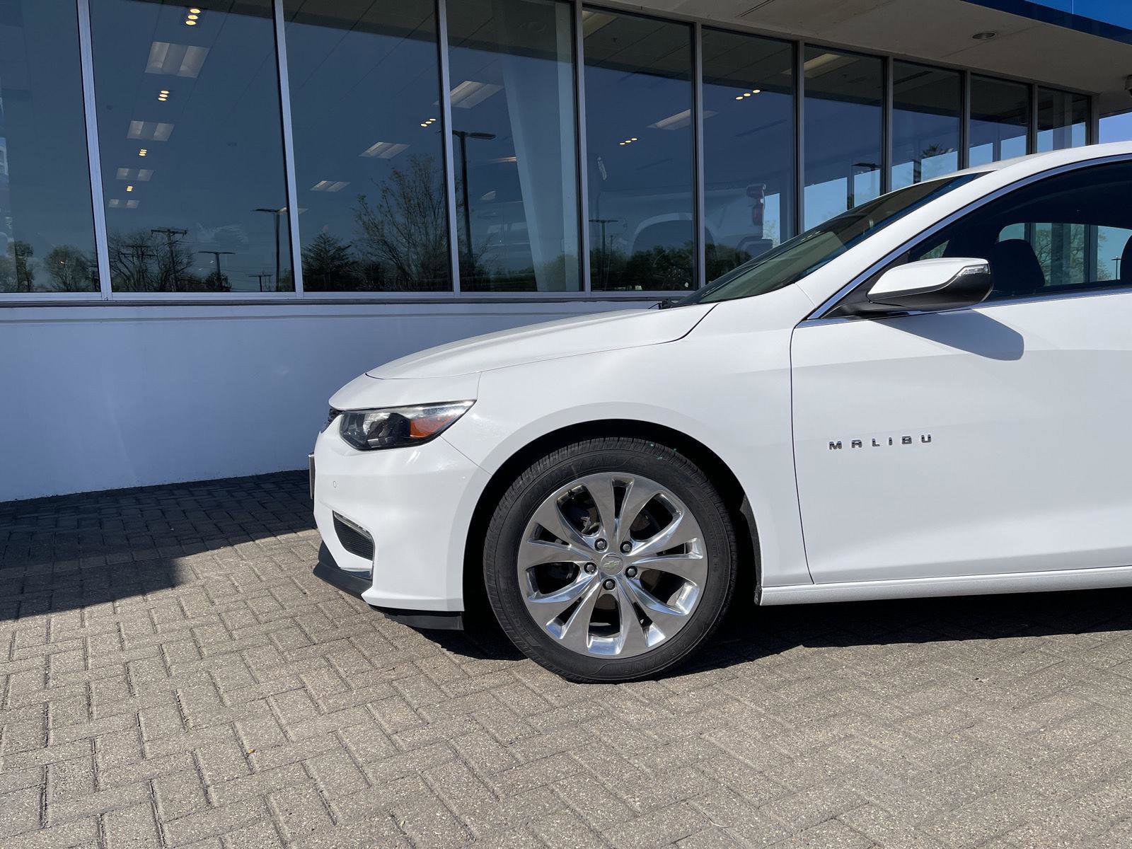 Used 2017 Chevrolet Malibu Premier w/ Driver Confidence Package FWD image 9