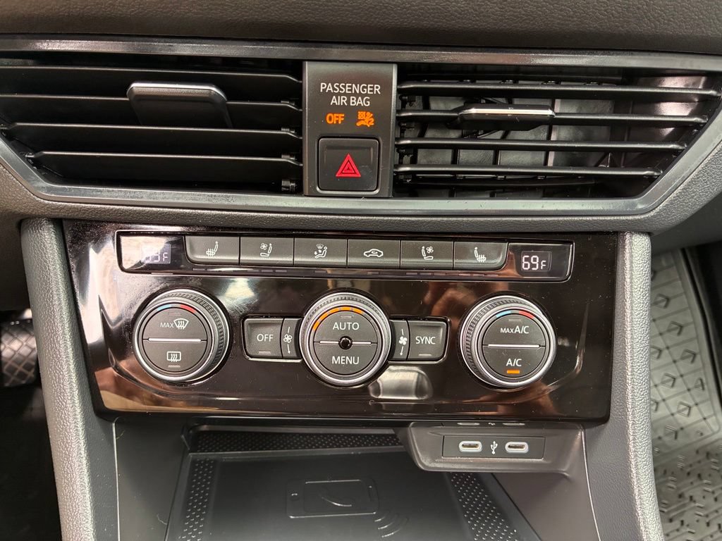 Used 2024 Volkswagen Jetta SEL FWD image 32