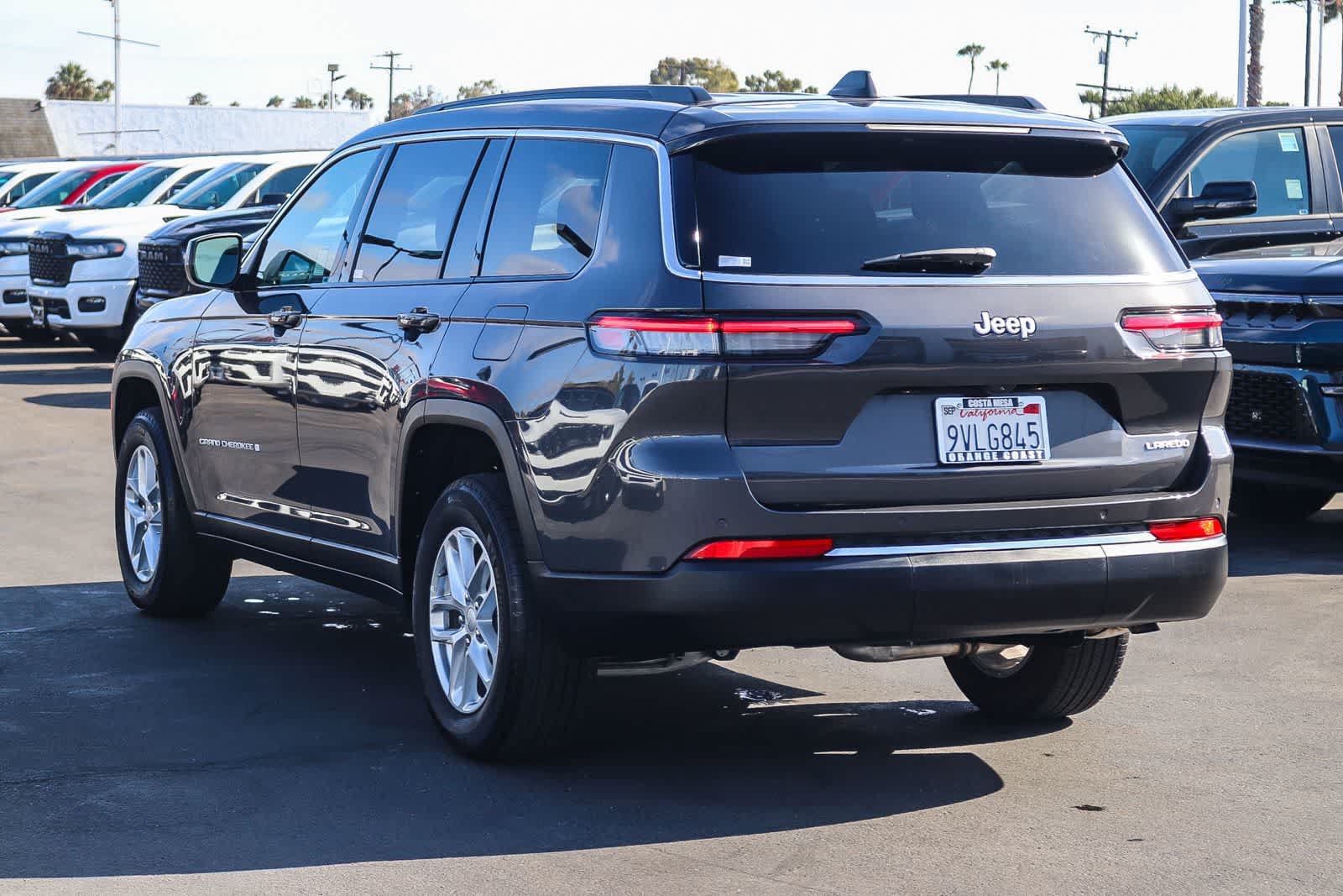 Used 2025 Jeep Grand Cherokee L Laredo RWD image 5