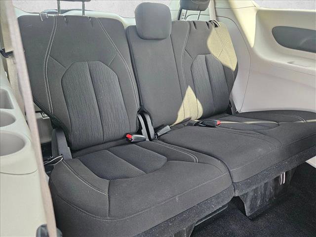 Used 2022 Chrysler Voyager LX image 18