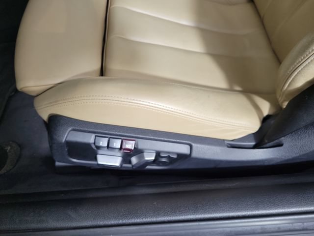 Used 2017 BMW M4 Convertible RWD image 28