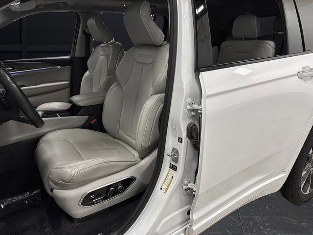 Used 2021 Jeep Grand Cherokee L Overland w/ Advanced Protech Group III image 4