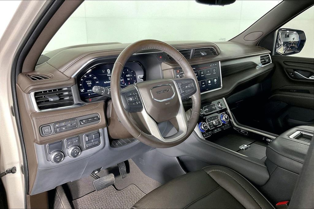 Used 2022 GMC Yukon Denali w/ Denali Premium Package RWD image 17