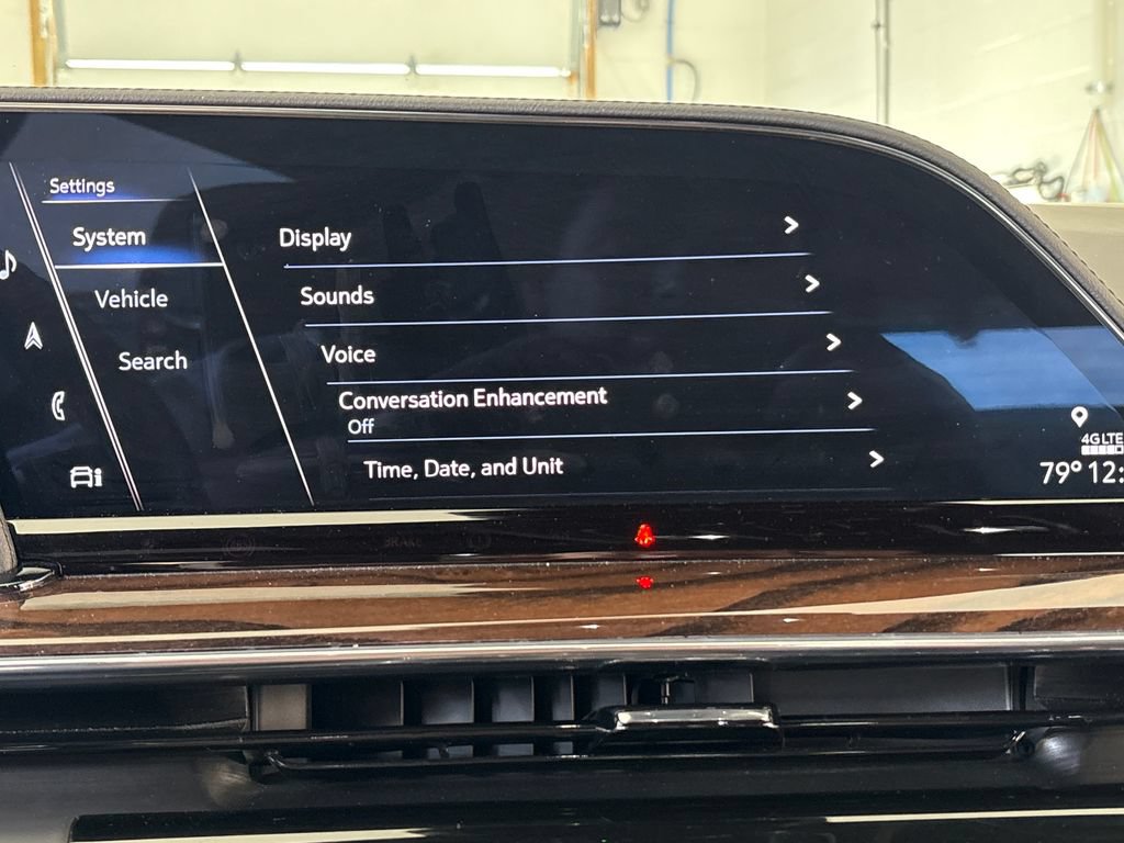 Used 2022 Cadillac Escalade Sport Platinum w/ LPO, ONYX Package AWD/4WD image 23