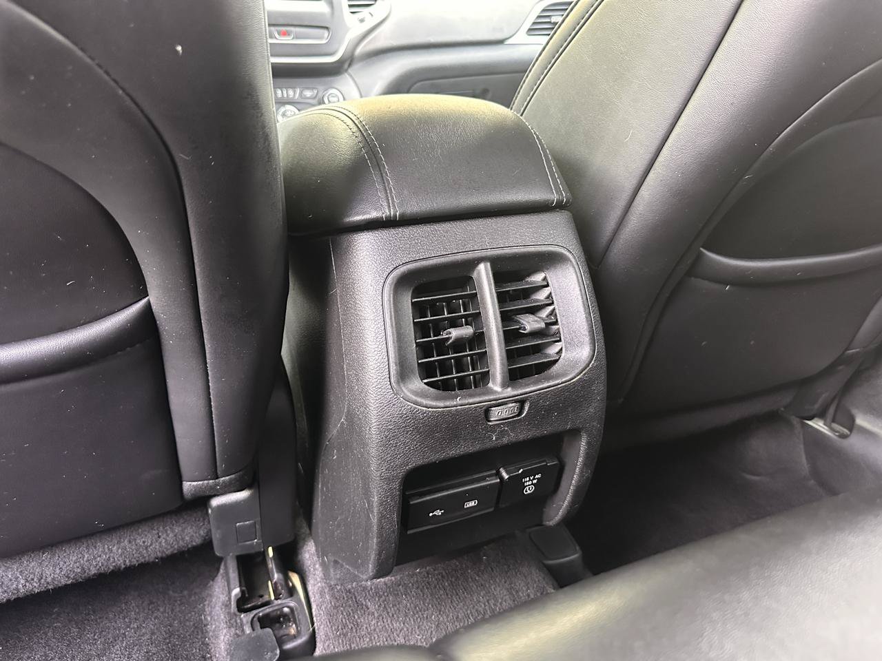 Used 2019 Jeep Cherokee Latitude Plus w/ Comfort/Convenience Group FWD image 33