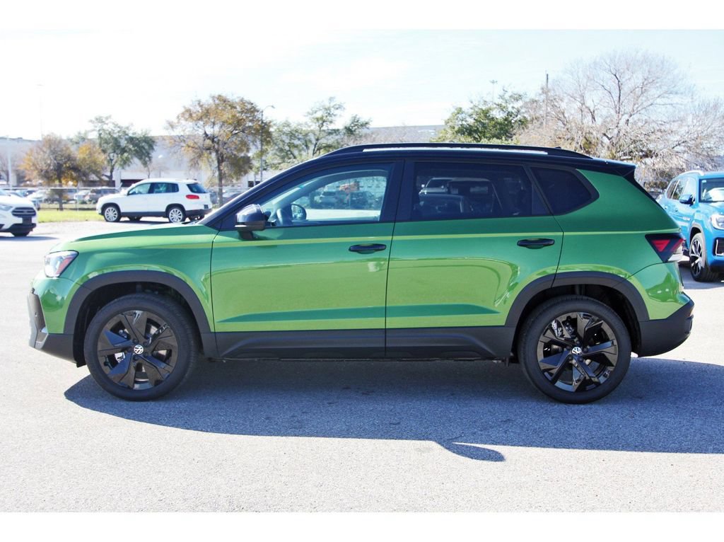 Certified 2025 Volkswagen Taos SE FWD image 4