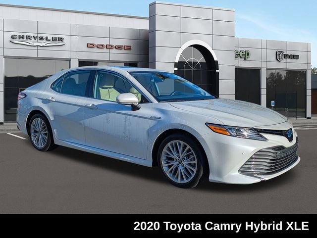 Used 2020 Toyota Camry XLE image 1