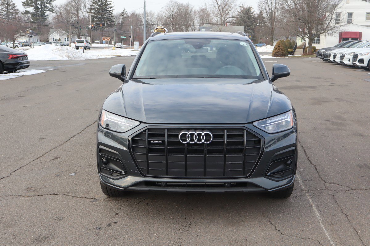 Used 2025 Audi Q5 2.0T Premium w/ Convenience Plus Package image 2