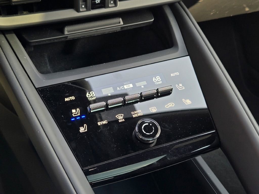 Certified 2025 Porsche Macan Electric image 24