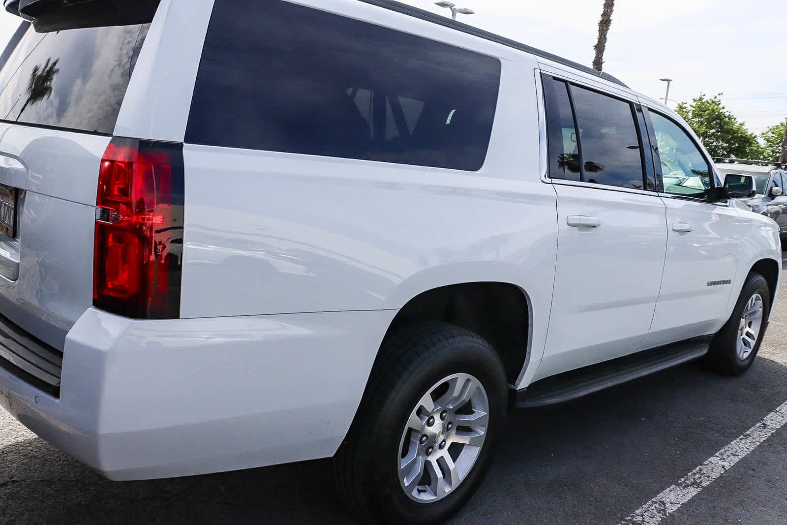 Used 2017 Chevrolet Suburban LS image 6