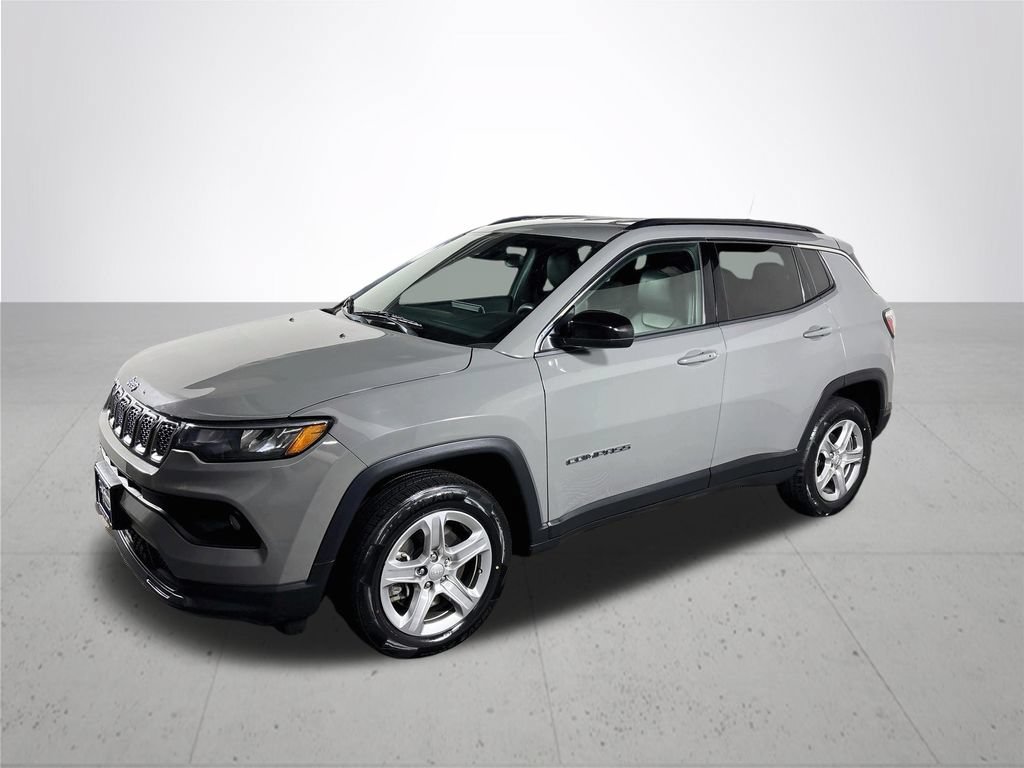 Used 2023 Jeep Compass Latitude w/ Convenience Group AWD/4WD image 2