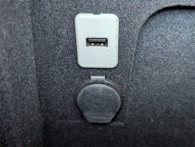 Used 2013 GMC Yukon XL Denali image 21