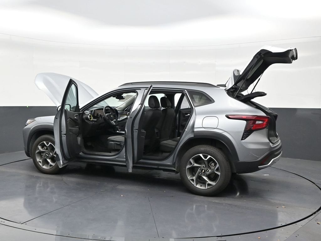 Used 2024 Chevrolet Trax LT w/ Driver Confidence Package FWD image 31