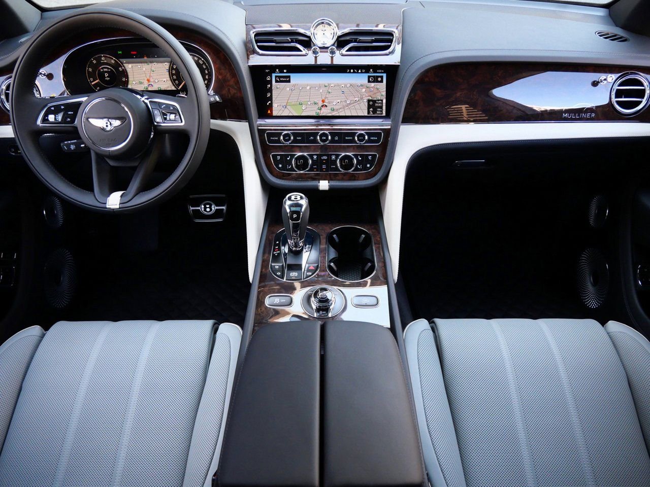 Used 2025 Bentley Bentayga Extended Wheelbase AWD/4WD image 4